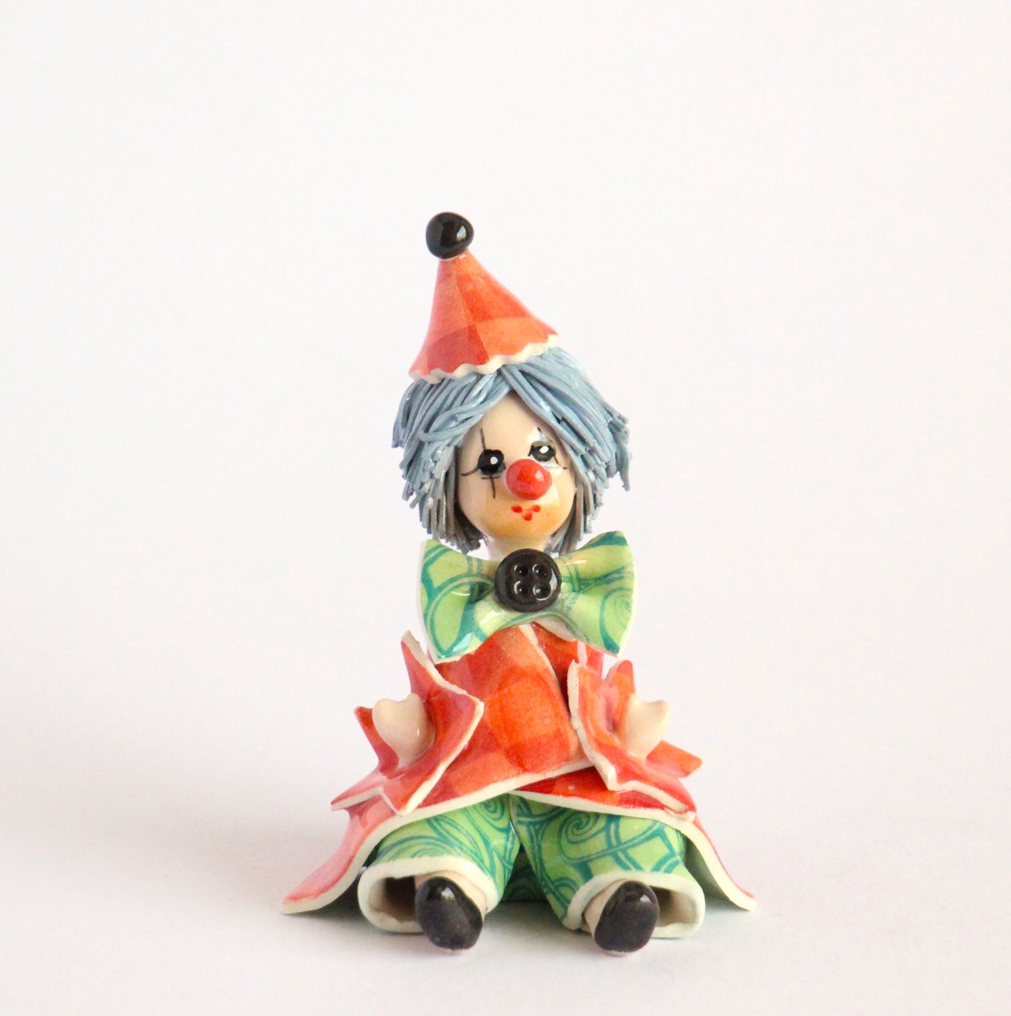 Sitting clown with button