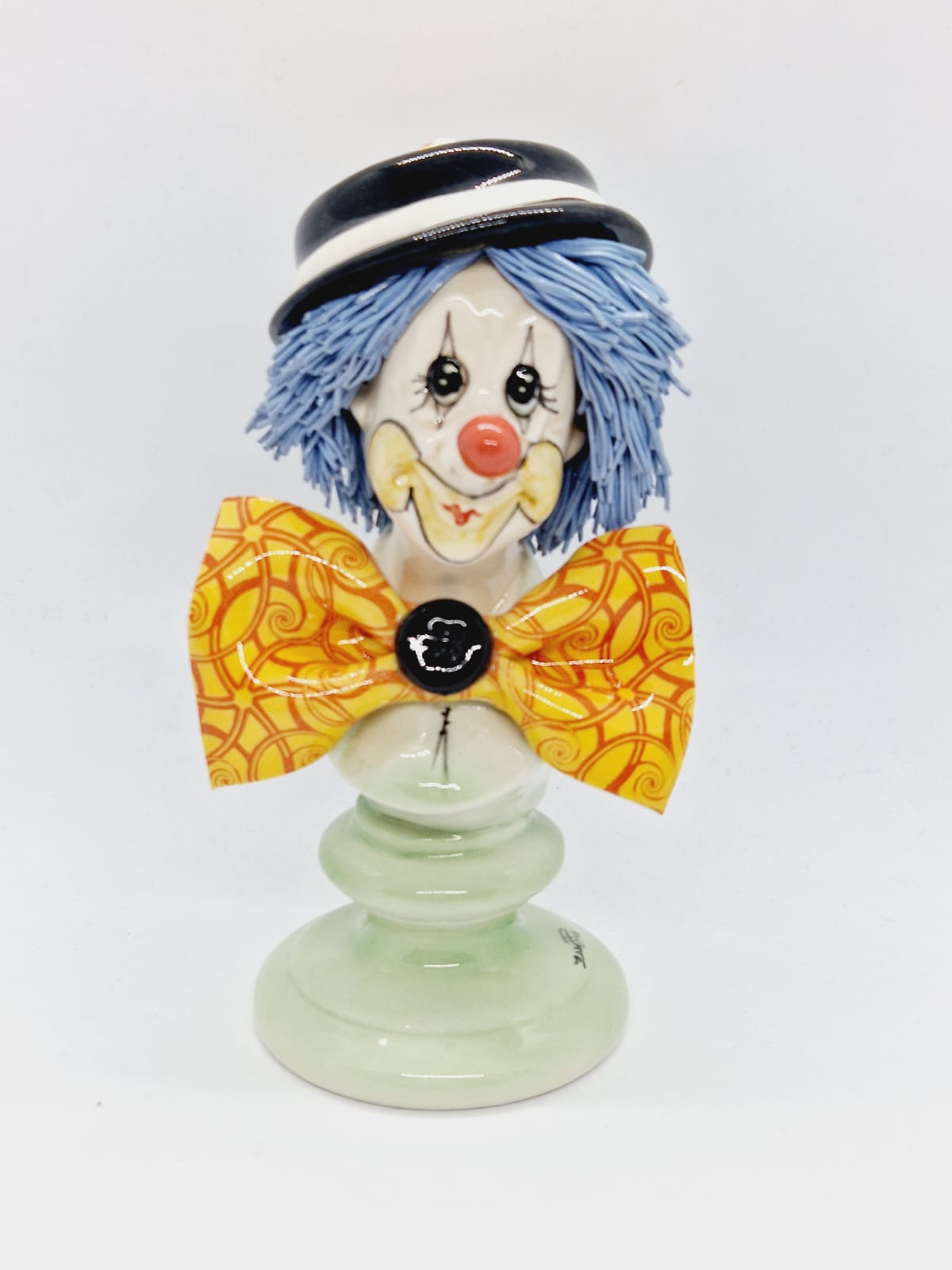 Clown with black hat sculpture