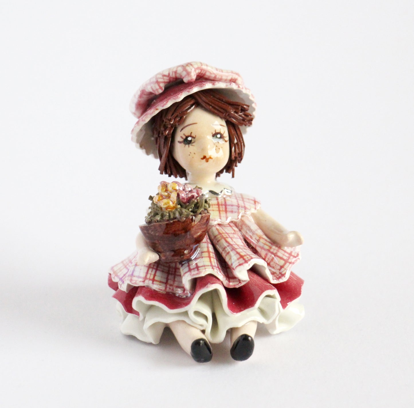 Sitting doll / flowers