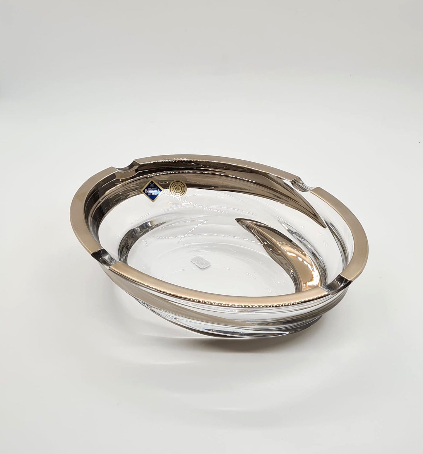 crystal ashtray – dynamic