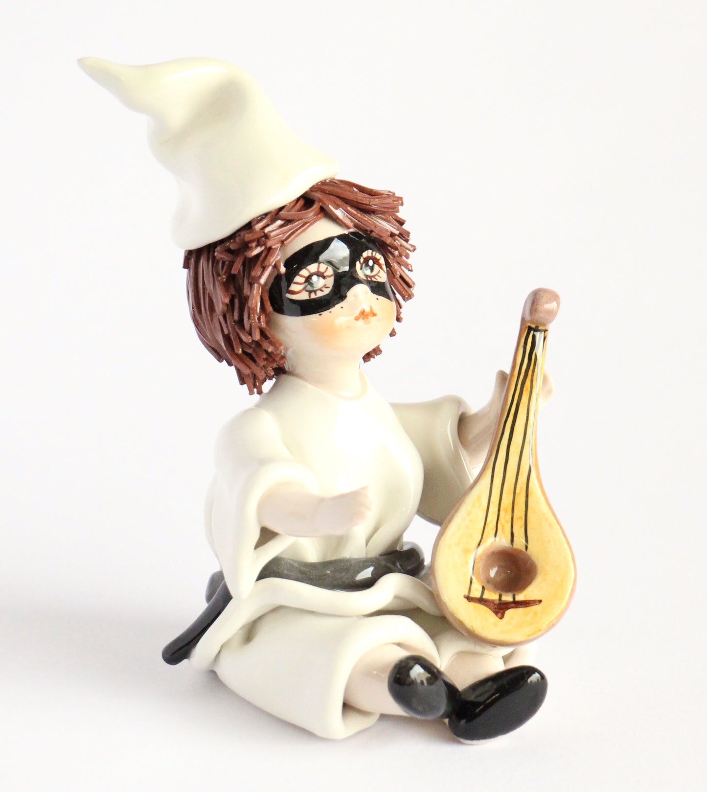 Pulcinella with lute