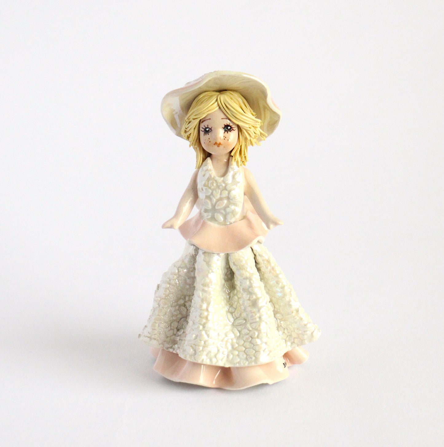 Doll- white/pink dress