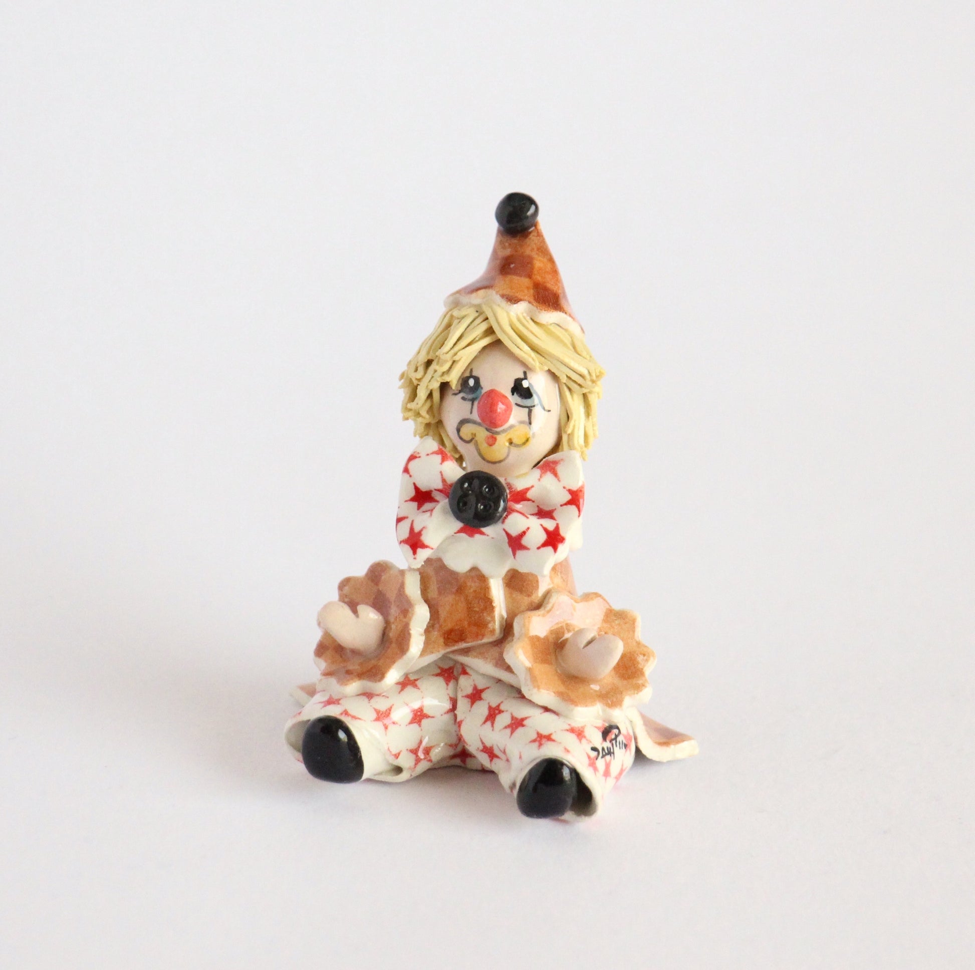 Clown sitting- stars