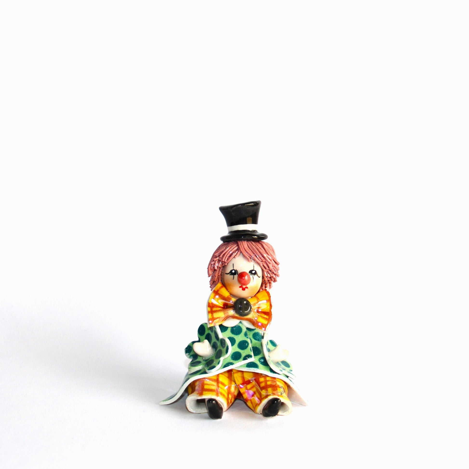 Sitting clown- green sleeves