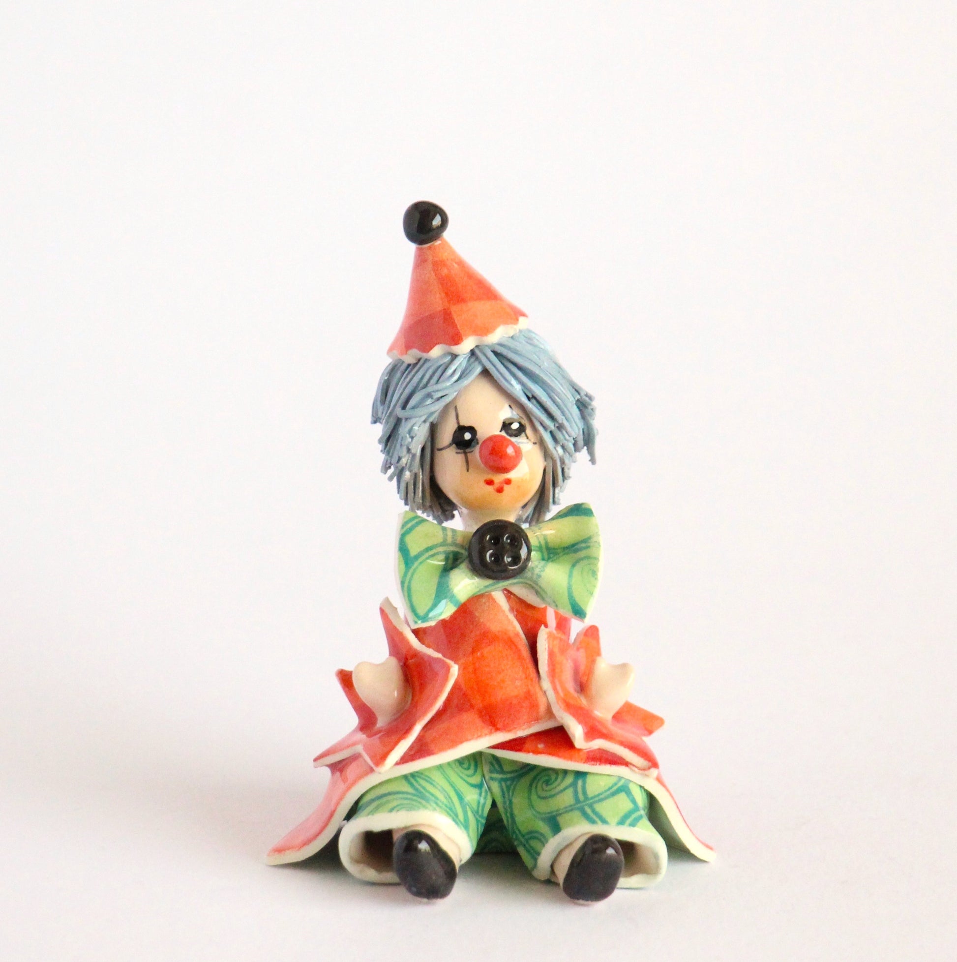 Sitting clown with button