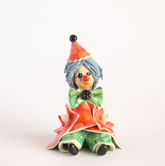 Sitting clown with button