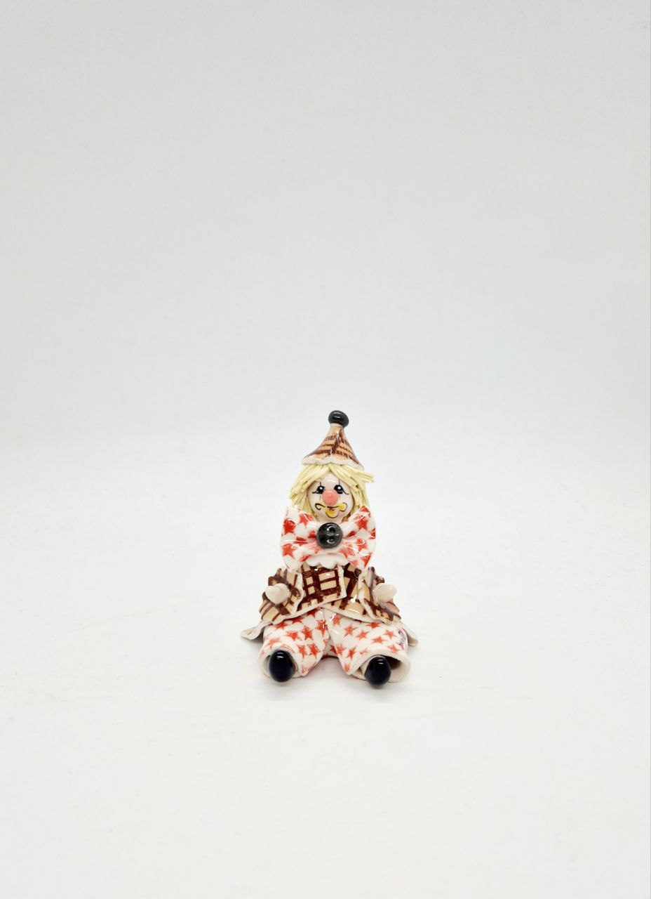 Sitting clown- stars