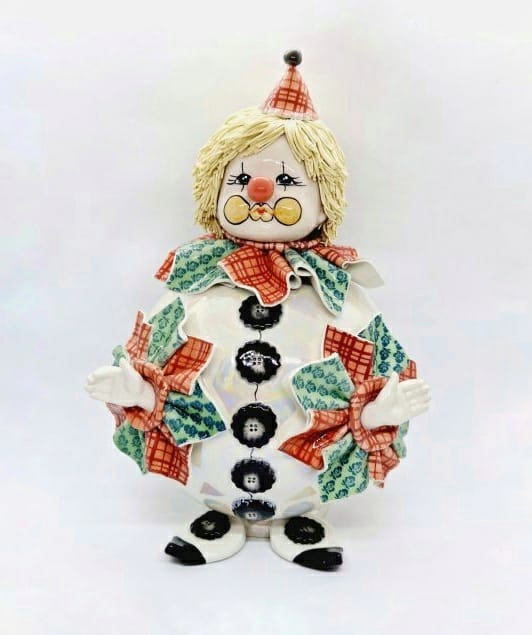 Clown with black buttons